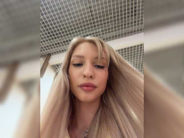  EwaBrown chat room