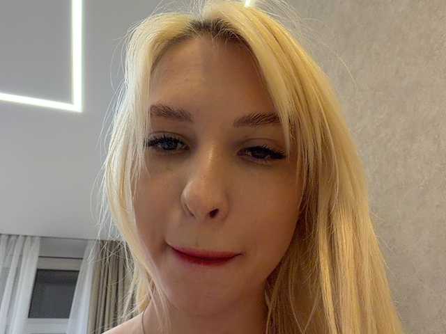 le modèle Cristi-Candy est en webcam porno dans un show sur le site bongacams, il possède les tags suivants: White/Caucasian,Blonde,Shaved