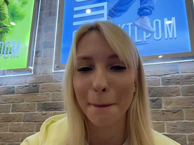  EwaBrown chat room