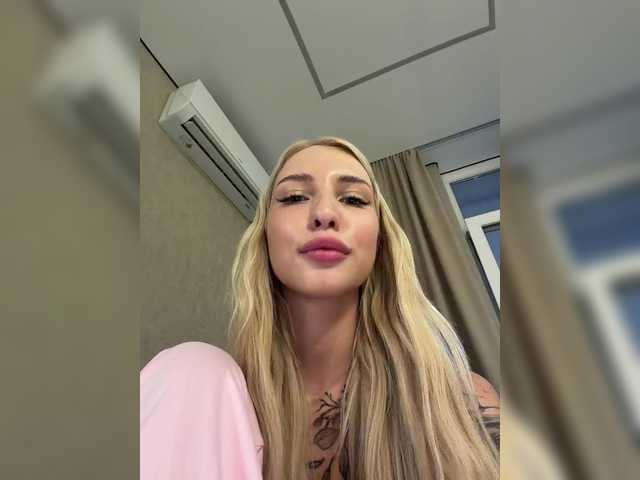 Cristi-Candy live cam