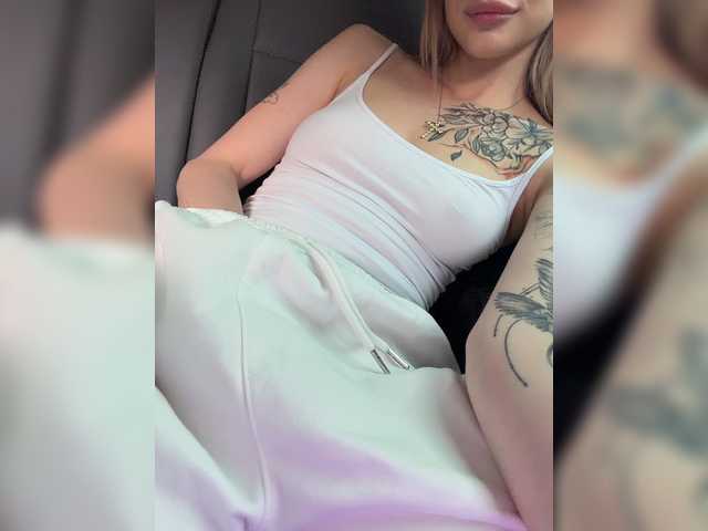 le modèle Cristi-Candy est en webcam porno dans un show sur le site bongacams, il possède les tags suivants: White/Caucasian,Blonde,Shaved