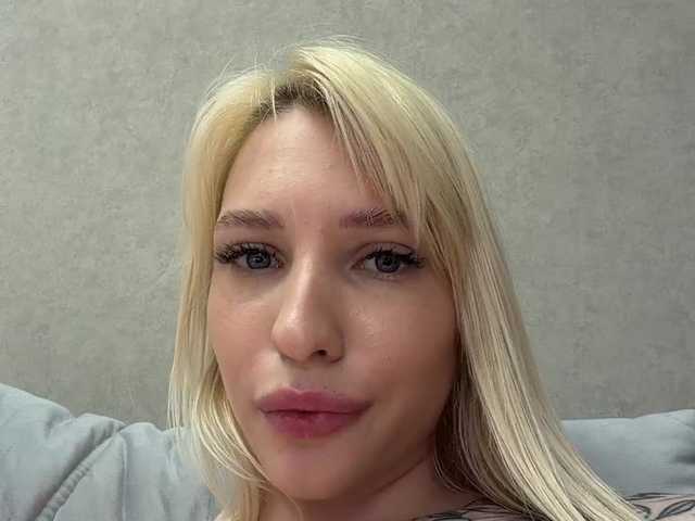  EwaBrown chat room
