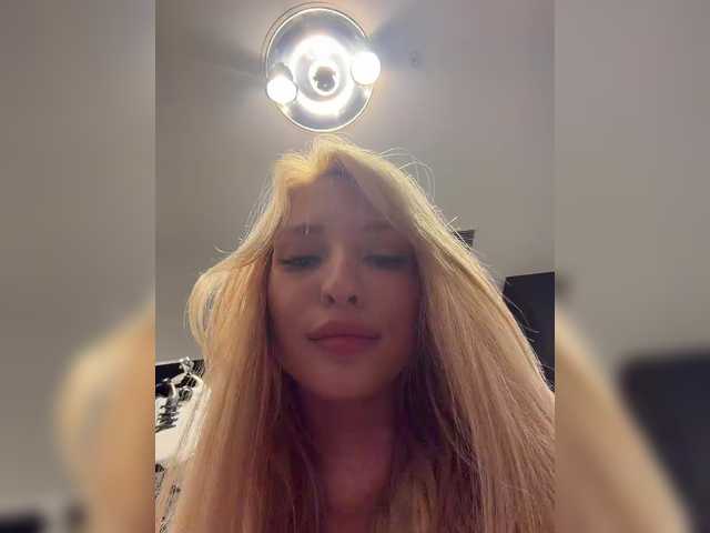 EwaBrown live cam and statistics on UnifiedCams