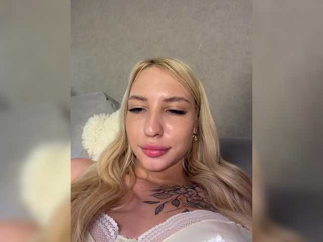 girl EwaBrown
