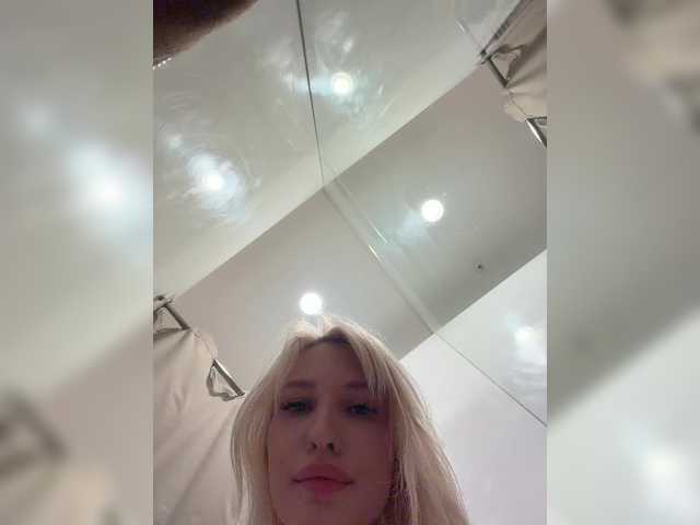 EwaBrown live cam and statistics on UnifiedCams