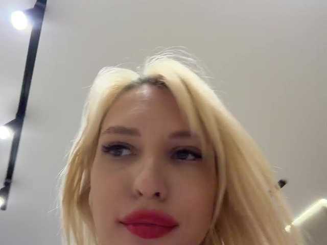  EwaBrown chat room
