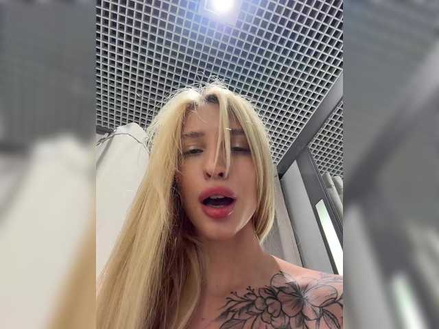 Cristi-Candy live cam