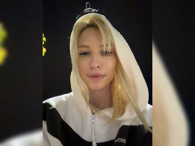  EwaBrown chat room