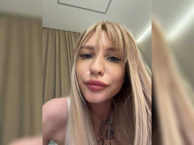  EwaBrown chat room