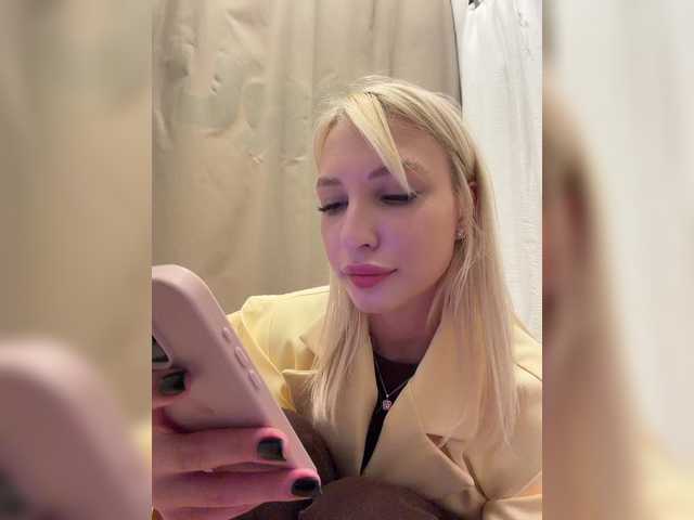  EwaBrown chat room