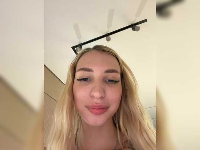 Live трансляция Cristi-Candy - Runet.cam
