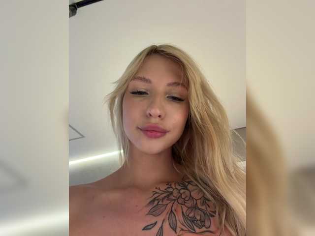 EwaBrown live cam and statistics on UnifiedCams