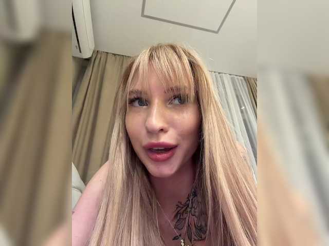  EwaBrown chat room