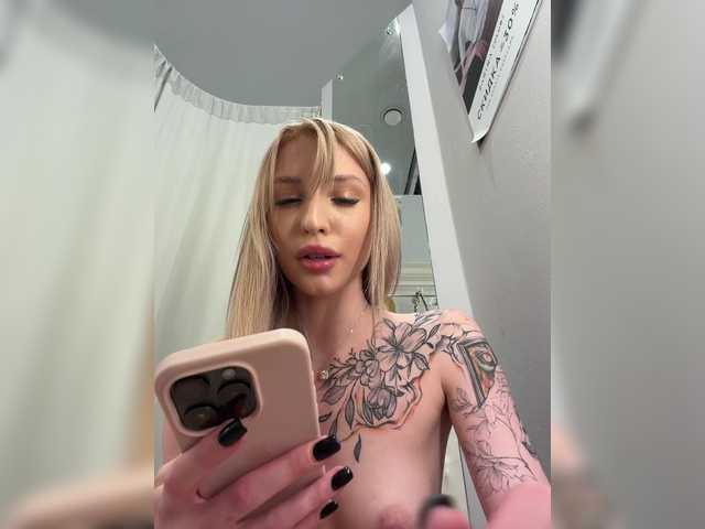  EwaBrown chat room