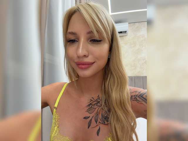 стрип с EwaBrown