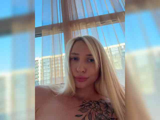 Model: Cristi-Candy