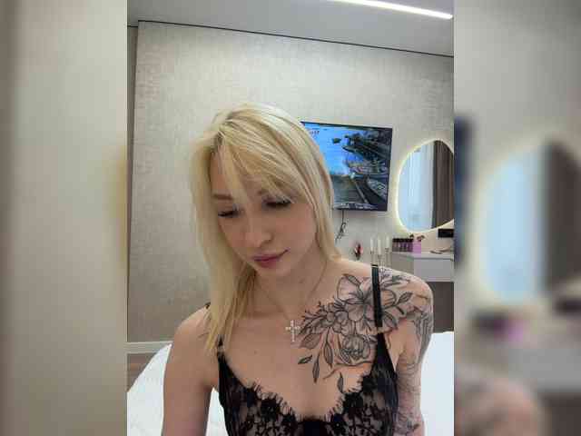 Model: Cristi-Candy