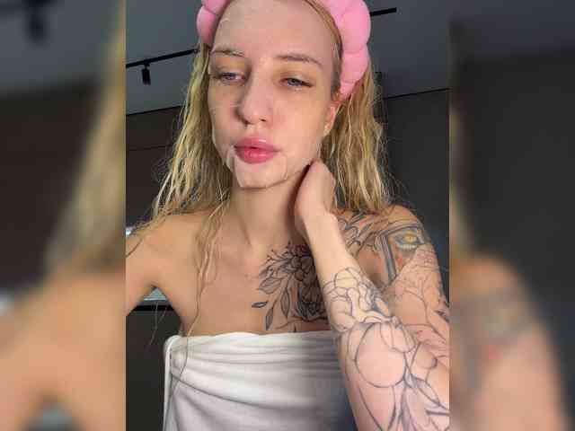 Cristi-candy's cam show statistics and live stream