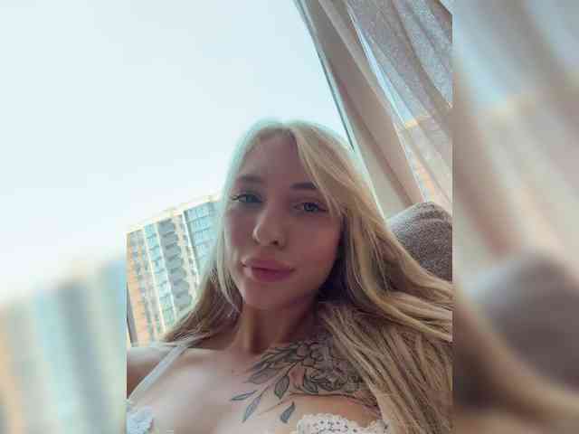 Model: Cristi-Candy