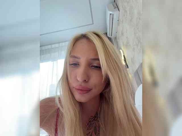 Cristi-candy's cam show statistics and live stream