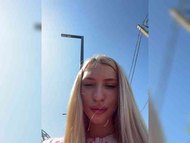 Cristi-candy's cam show statistics and live stream