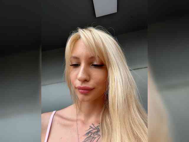 Model: Cristi-Candy
