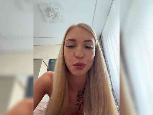 Model: Cristi-Candy