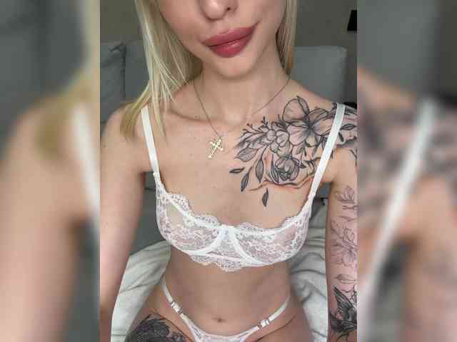 EwaBrown Live Webcam on BongaCams