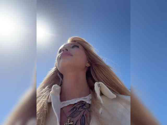 Model: Cristi-Candy