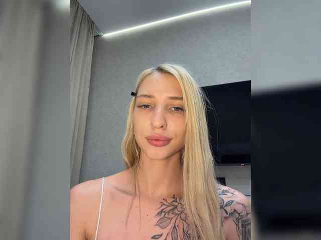 Cristi-candy's cam show statistics and live stream