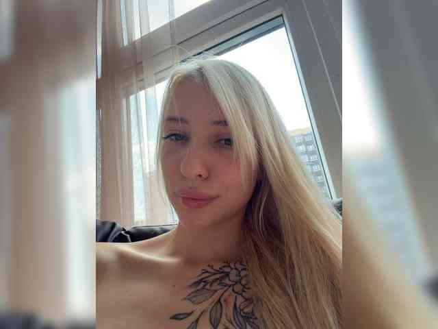 Model: Cristi-Candy