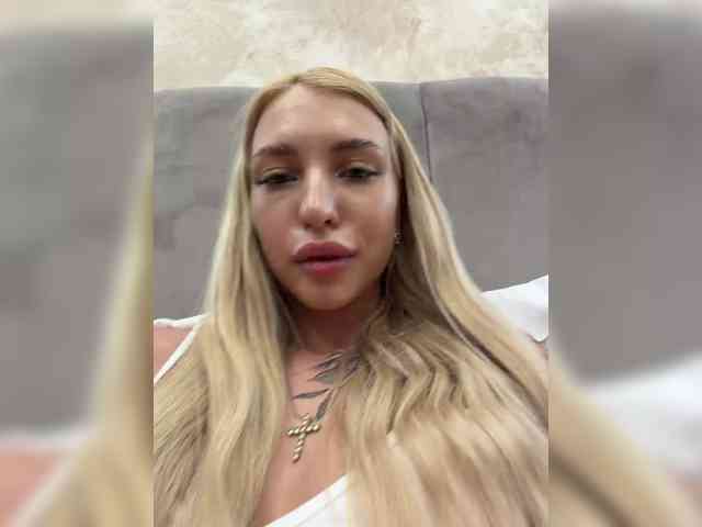 Cristi-candy's cam show statistics and live stream