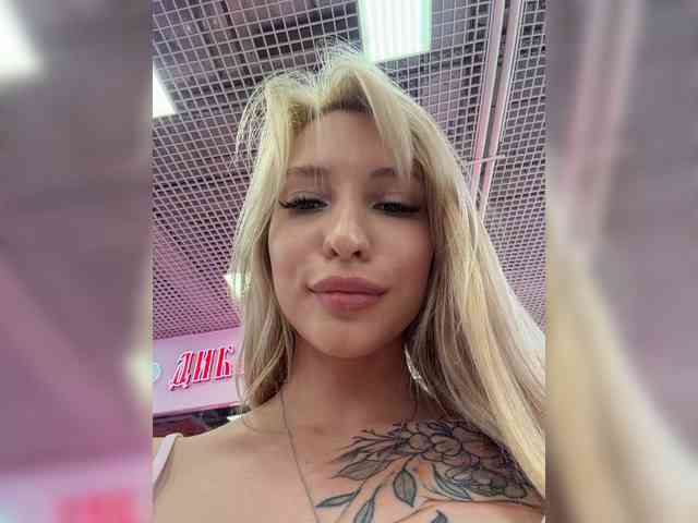 Model: Cristi-Candy