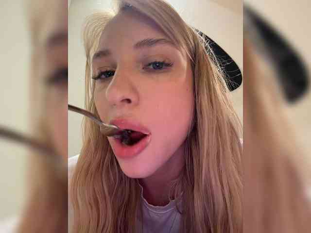 Model: Cristi-Candy
