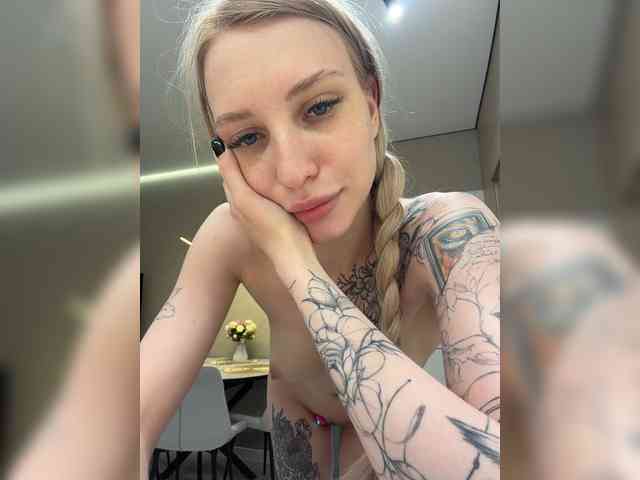 Model: Cristi-Candy