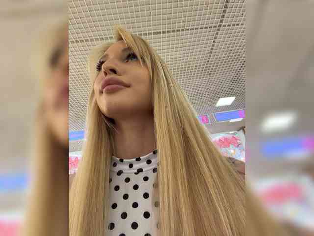 Model: Cristi-Candy