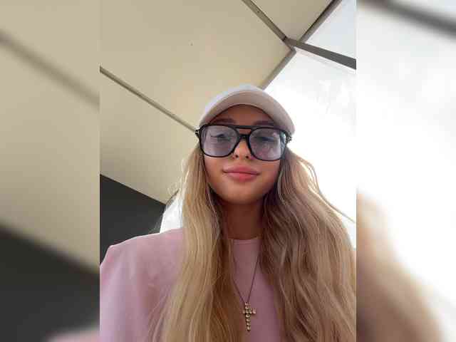 Cristi-candy's cam show statistics and live stream