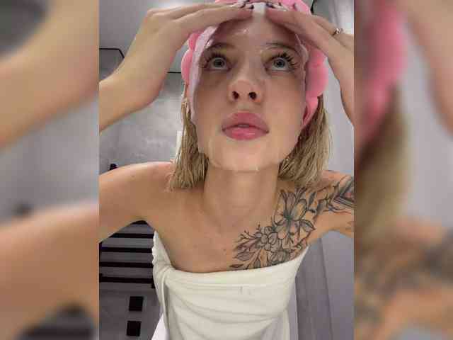 Cristi-candy's cam show statistics and live stream