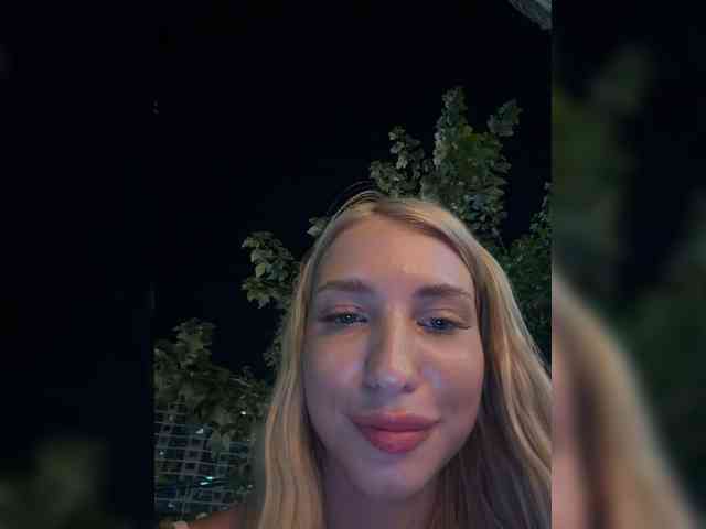 Model: Cristi-Candy