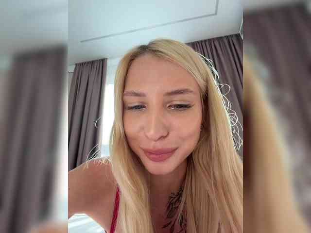 Cristi-candy's cam show statistics and live stream