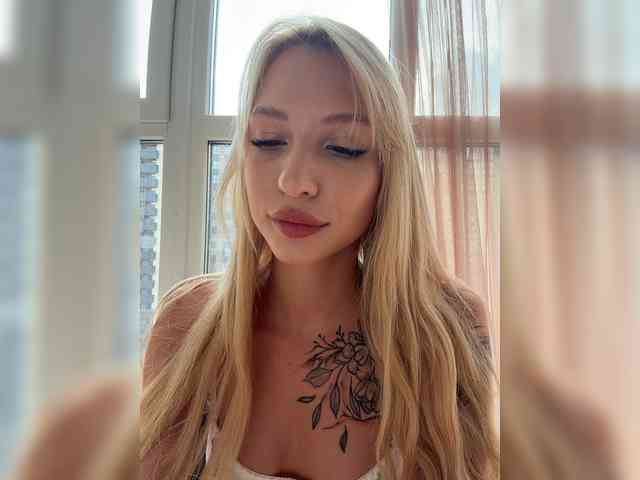 Model: Cristi-Candy
