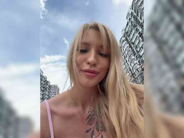 Model: Cristi-Candy