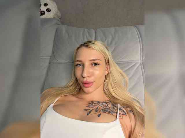 Model: Cristi-Candy