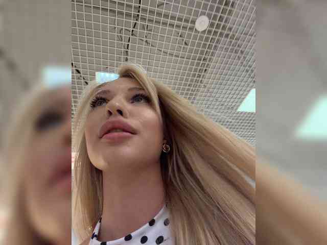 Model: Cristi-Candy