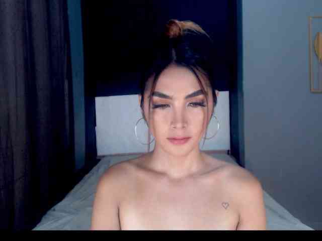 ChloeBeckerz Live Webcam on BongaCams