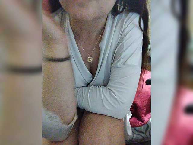 Vikki-vik live cam on BongaCams