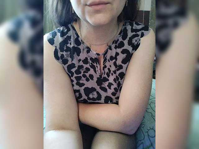 le modèle M-o-R-k-O-v-K-a est en webcam porno dans un show sur le site bongacams, il possède les tags suivants: White/Caucasian,Brunette,Shaved