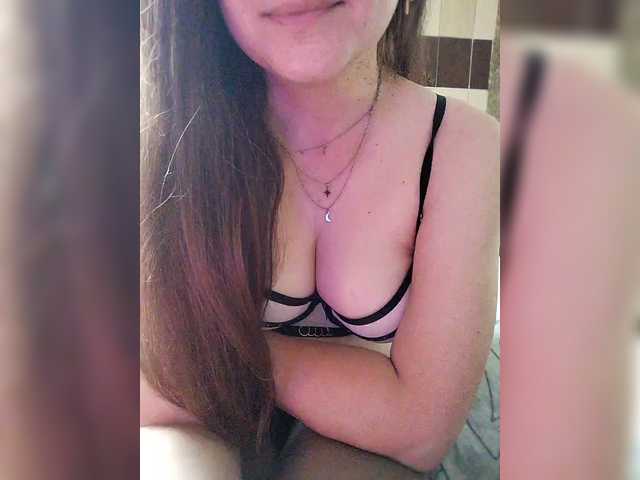 Vikki-vik live cam on BongaCams