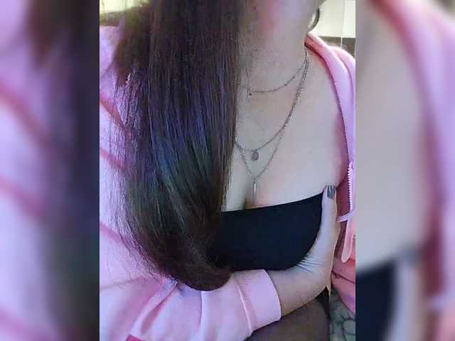 Vikki-vik live cam on BongaCams