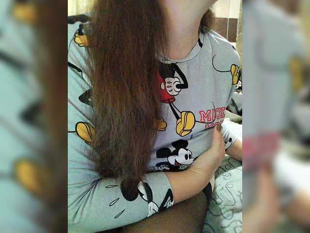 le modèle M-o-R-k-O-v-K-a est en webcam porno dans un show sur le site bongacams, il possède les tags suivants: White/Caucasian,Brunette,Shaved
